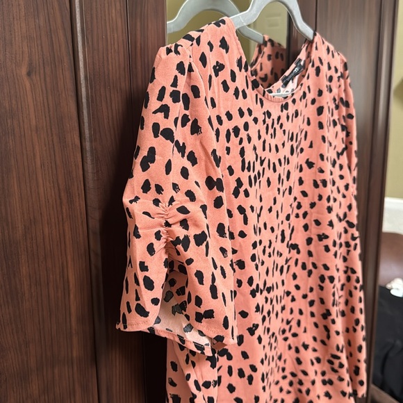 Women’s Top - Picture 3 of 5